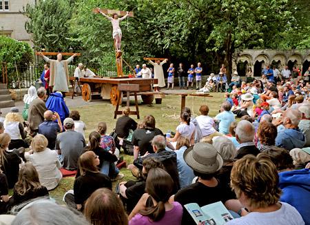 The Mystery Plays of 2010 drew large crowds, here in Dean’s Park in the shadow of York Minster.