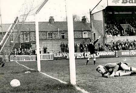 10/04/76 - York City 3, Plymouth 1: Plymouth's 'keeper Jim Furnell is well beaten by an effort by Brian Pollard.