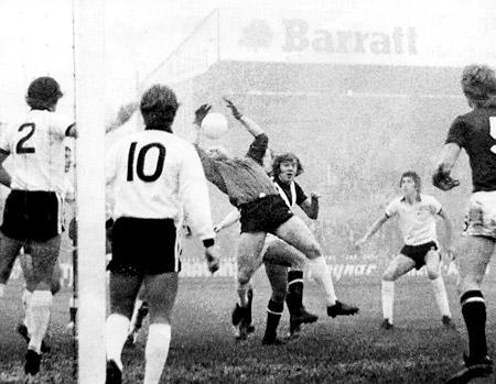 15/11/75 - York City 1, Fulham 0: Fulham 'keeper Mellor takes the ball off the head of Chris Jones following a corner.