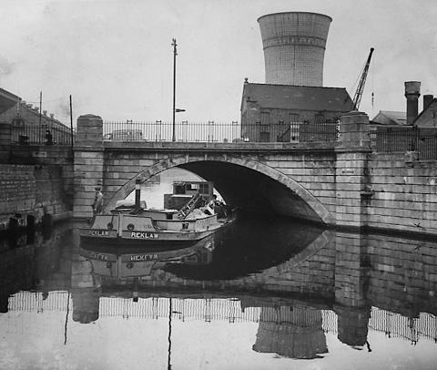 2/5/56 - A barge glides under Layerthorpe Bridge