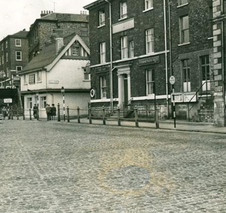 King's Staith, York, in 1964.  The pub to the right of the Kings Arms was then called The Ship.