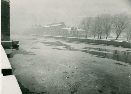 The River Ouse frozen over again, this time in 1958.
