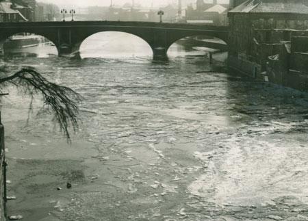 On the 19th January 1954 The Evening Press published this picture of ice on the river and warned that 'by tomorrow the Ouse may be frozen over for the first time since 1947.' The article also claimed that the Ouse was frozen over for ten days in 1740.