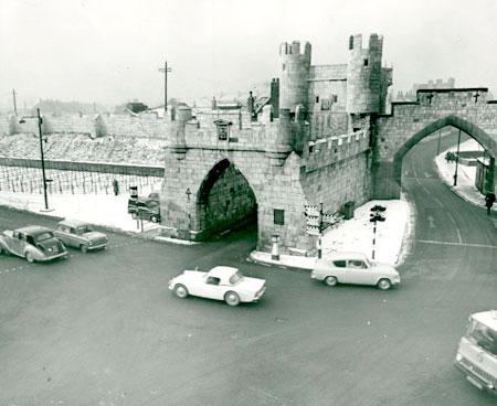 Walmgate Bar in the late 50s or early 60s.  Note the animal pens on the left and the different road layout from today.