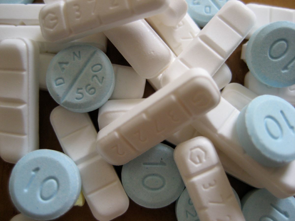 Sleeping pills dealer was caught by police on the A64 - Vimarsana News