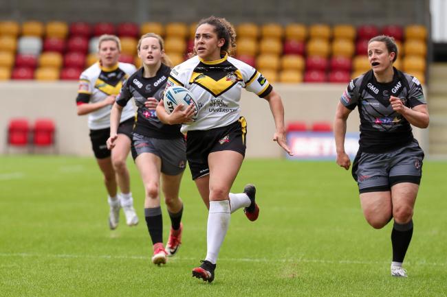 Savannah Andrade in action for the Knights. Picture: Alex Whitehead/SWpix.com