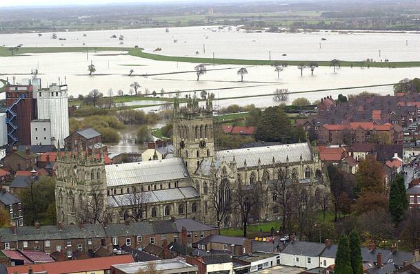 November 2000 York area floods, Selby Abbey