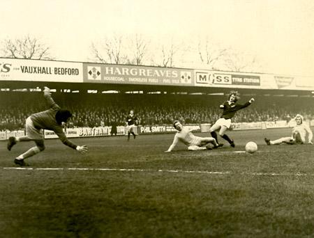13/01/73 - York City 0, Oxford United 1 (FA Cup round 3): Eddie Rowles shoots wide after going through on his own and beating two defenders.