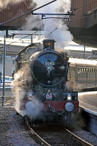 Castle Class "Earl of Mount Edgcumbe" Journey's End - platform 10 - Picture: Malcolm Tomlinson