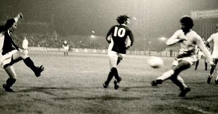 1/10/73: York City 0, Chesterfield 0 - Jimmy Seal has a shot blocked by a Chesterfield defender during the first half 