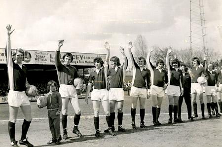 27/04/74: York City 1, Oldham 1 - The team salutes at the last home game of the season.