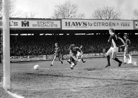 27/04/74: York City 1, Oldham 1 - Jimmy Seal shoots past Oldham 'keeper Ogden, only to be ruled offside.
