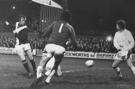 14/02/75 - York City 1, Nottingham Forest 1: Jimmy Seal side foots the ball towards goal, but with goalkeeper John Middleton beaten he sees his shot from Barry Lyons' cross hit post and come out.