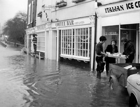 30 photos from the 1982 York floods
