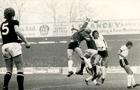 15/11/75 - York City 1, Fulham 0: Fulham 'keeper Mellor manages to punch the ball away from the head of Jimmy Seal with Swallow coming in during the Craven Cottagers' visit to Bootham Crescent.