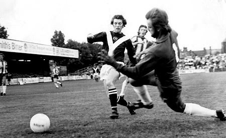 06/08/1975 - Friendly match at Bootham Crescent... Eric McMordie, one of City's new men was soon at the heart of the action, challenging Sheffield Wednesday 'keeper Peter Fox.