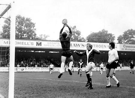 30/08/75 - York City 1, Bolton Wanderers 2: Up in the goalmouth Jimmy Seal vies with Wnderers' keeper Barry Sidall for a high ball.