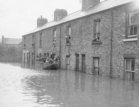 Hetherton Street was badly affected by the floods of 1947, which reached a record level of 17' 1". The street was built in 1891 and was at the current site of Marygate car park. The street was mostly demolished in 1973.

