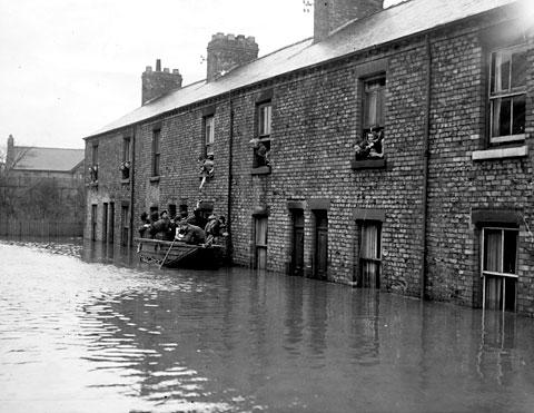 Hetherton Street was badly affected by the floods of 1947 which reached a record level of 17' 1" The street was built in 1891 and was located at the current site of Marygate car park. The street was finally demolished in 1973
