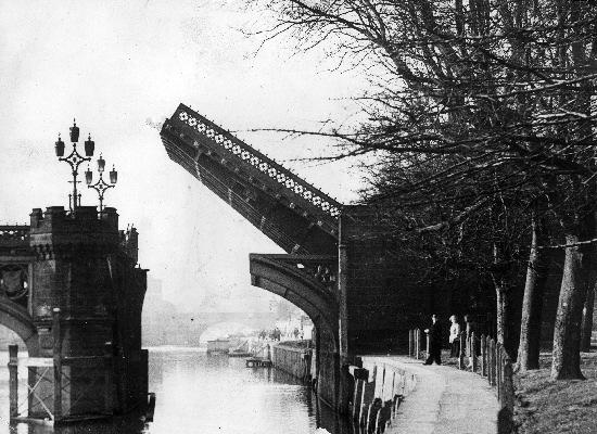 A 1955 picture of Skeldergate Bridge, when the eastern section still opened.
