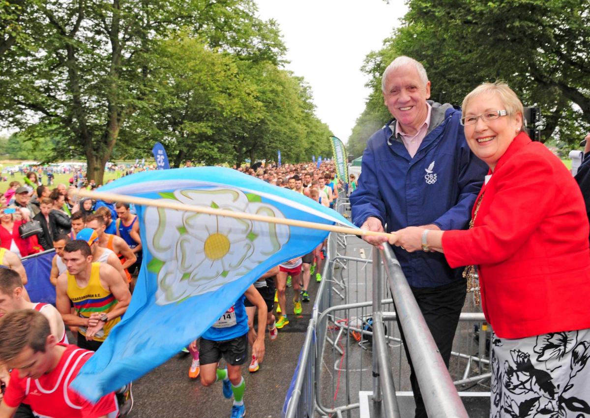 Look North's Harry Gration and the Lord Mayor, Cllr Sonja Crisp, start the race