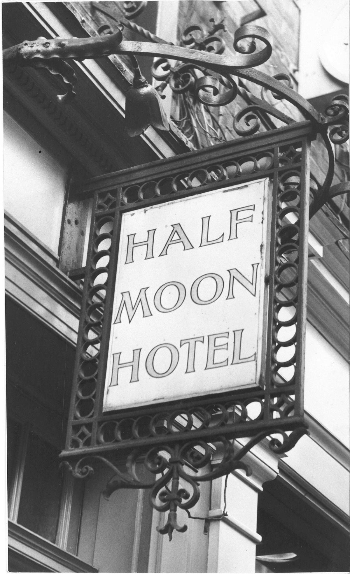 Half Moon, Blake Street